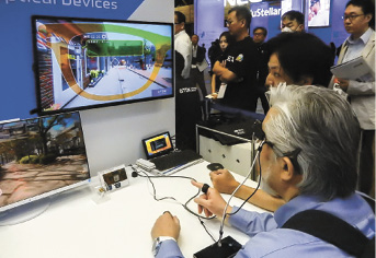 スマートグラス関連のデバイス提案も活発化している（CEATEC2025会場）