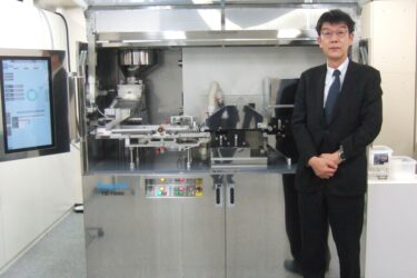 池上通信機、毎時70万錠剤の検査装置を大阪で披露　医薬品メーカーが熱視線