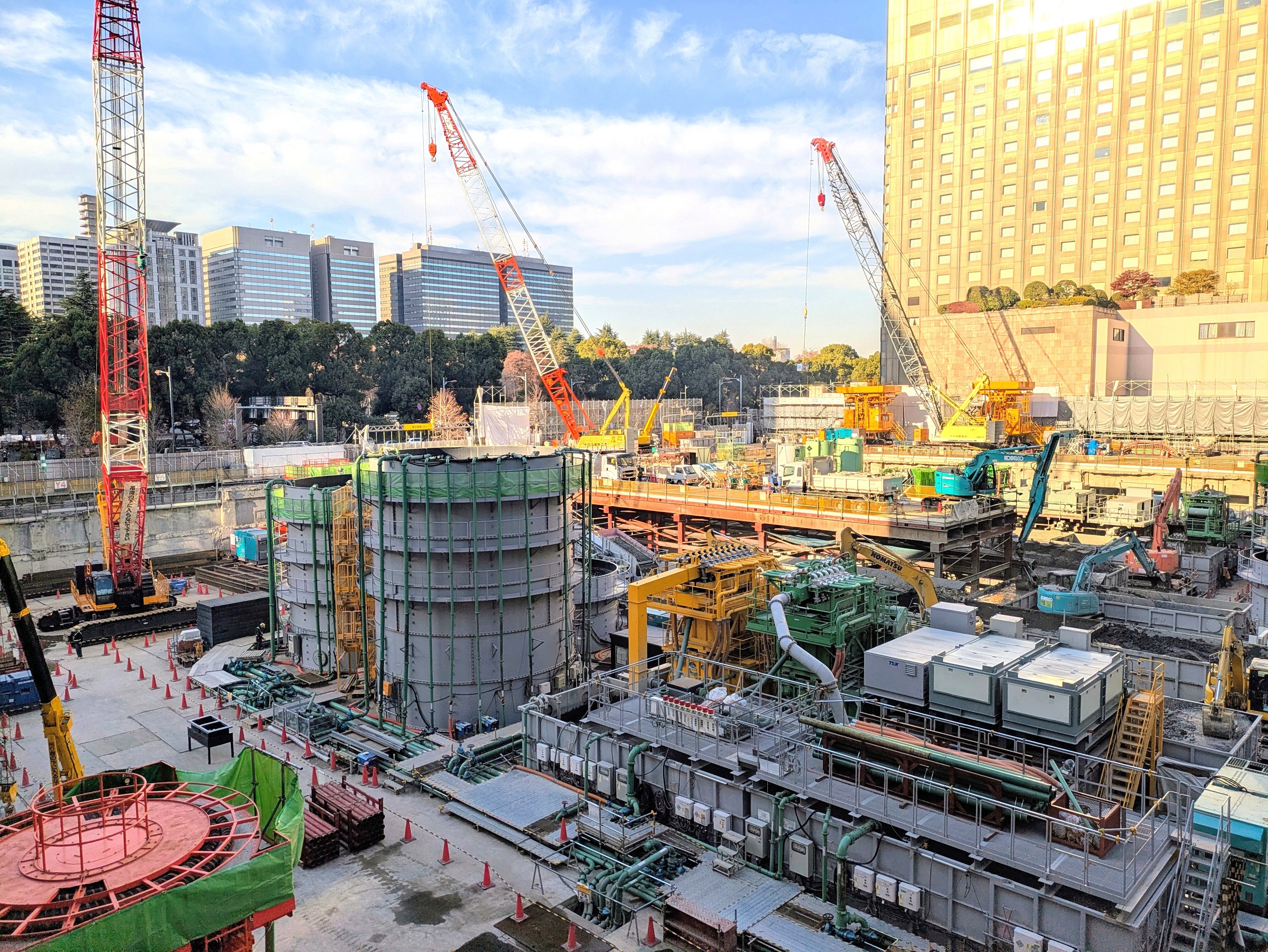 NTT日比谷タワーの建設現場。基礎工事の準備を進めている