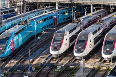 フランス国鉄、6年間で5000基の充電設置　車両の電動化推進へ