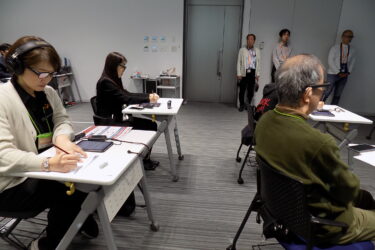 TOAと東京工科大学、国内初の実証実験　非常用放送設備のアナウンスを補聴器などに直接配信　