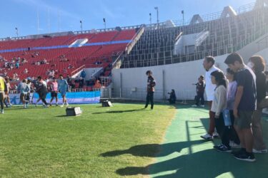 NTTドコモとFC大阪、こども食堂利用児童をJ3観戦招待　東大阪で地域貢献イベント　プロの現場体験で夢育む　