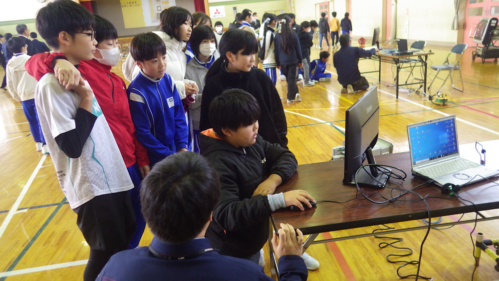 実機の操作を体験した