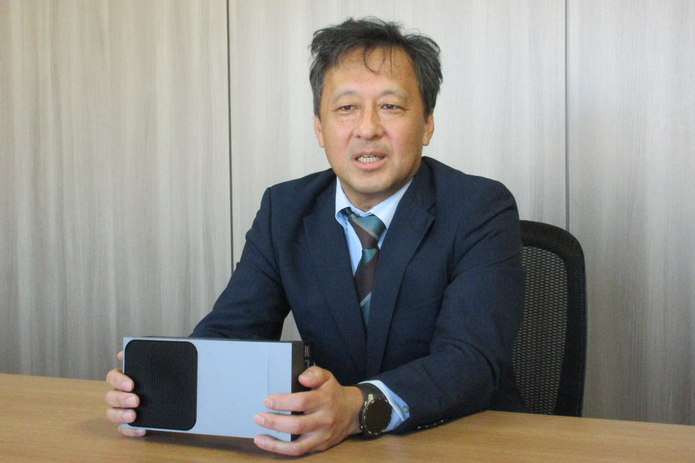 菱洋エレクトロの青木執行役員はまず非人型ロボットでAI利用が進むと語った