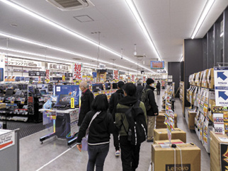 ジョーシン日本橋店はパソコンなど専門性の高い商品の提案を強化する