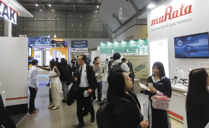 オートモーティブワールドの初日の会場内（東京ビッグサイト） 