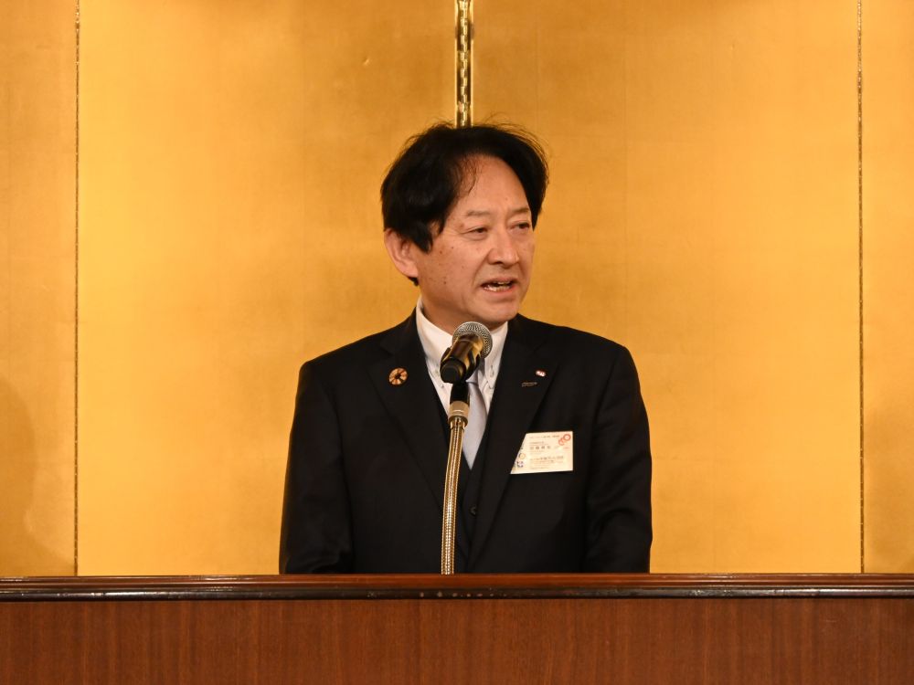 あいさつする加藤支部長