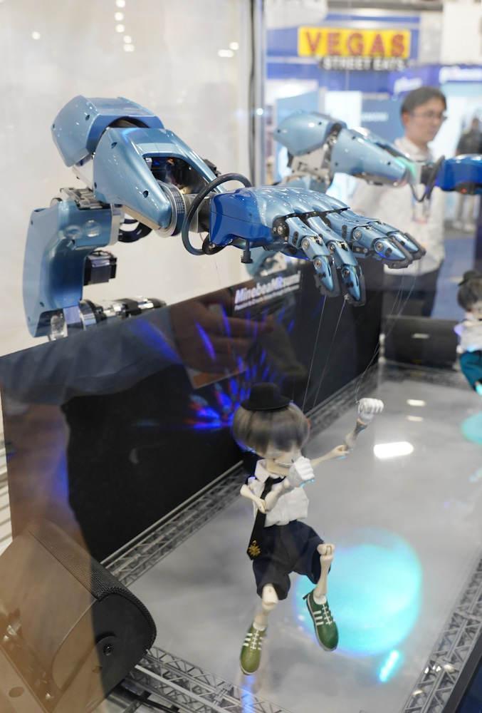 ミネベアミツミの手のロボット＝9日、米ラスベガス（時事）
