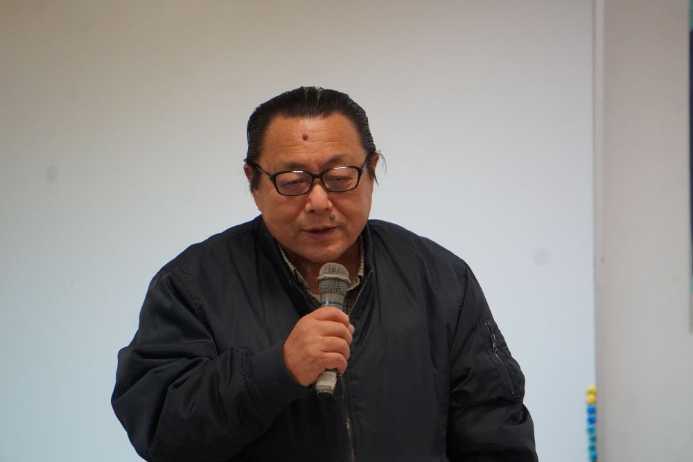 あいさつする島田理事長