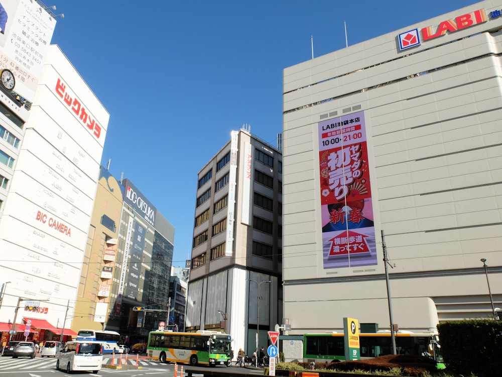 ヨドバシ出店を控え、初売りが前哨戦の様相を呈する池袋