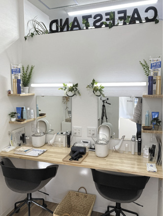 カフェコーナーの裏側に美容コーナー