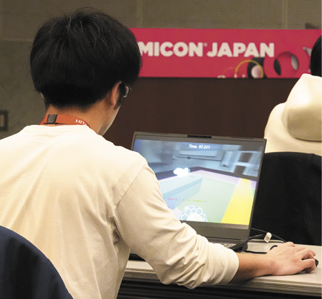 コンテストの第1部では、仮想空間上の半導体回路に色を塗っていく「シューティングゲーム」の腕を競った