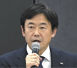 新会社について説明する松田社長
