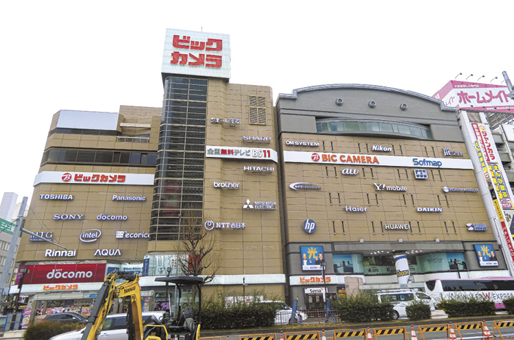 駅前に店舗を構えるビックカメラ名古屋駅西店