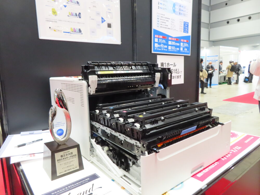 メンテナンスも全て前面操作を実現