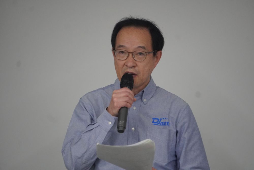 あいさつする川上理事長