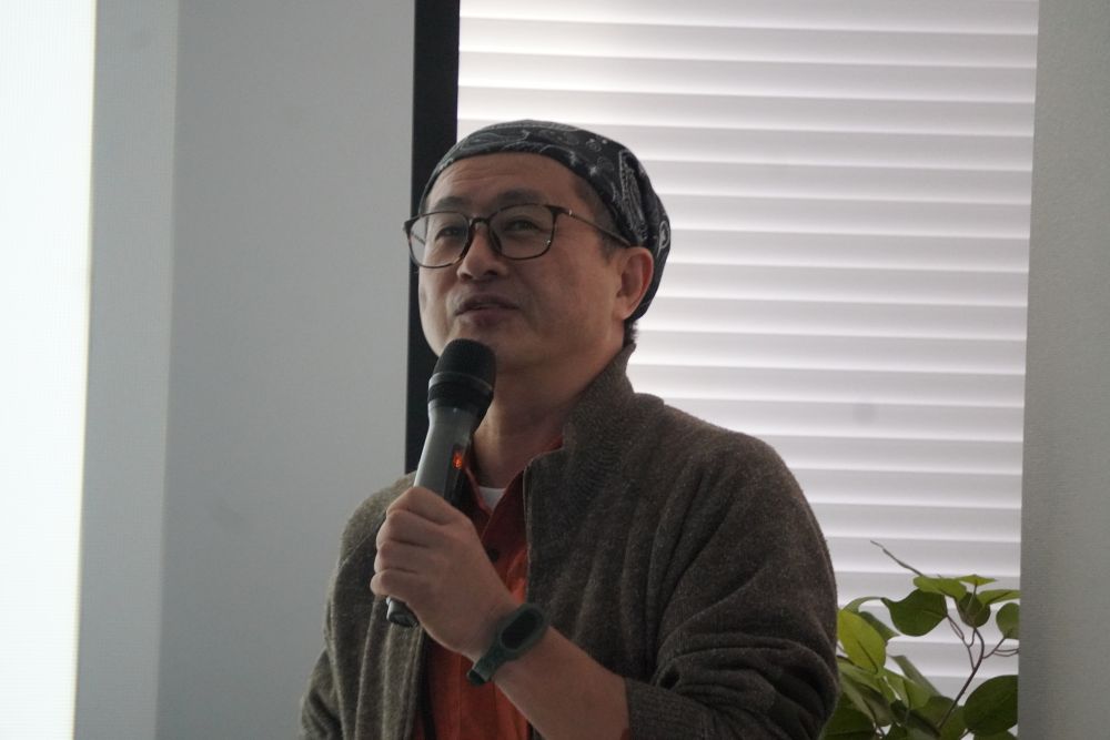 SNSの活用法を説明する沼澤社長