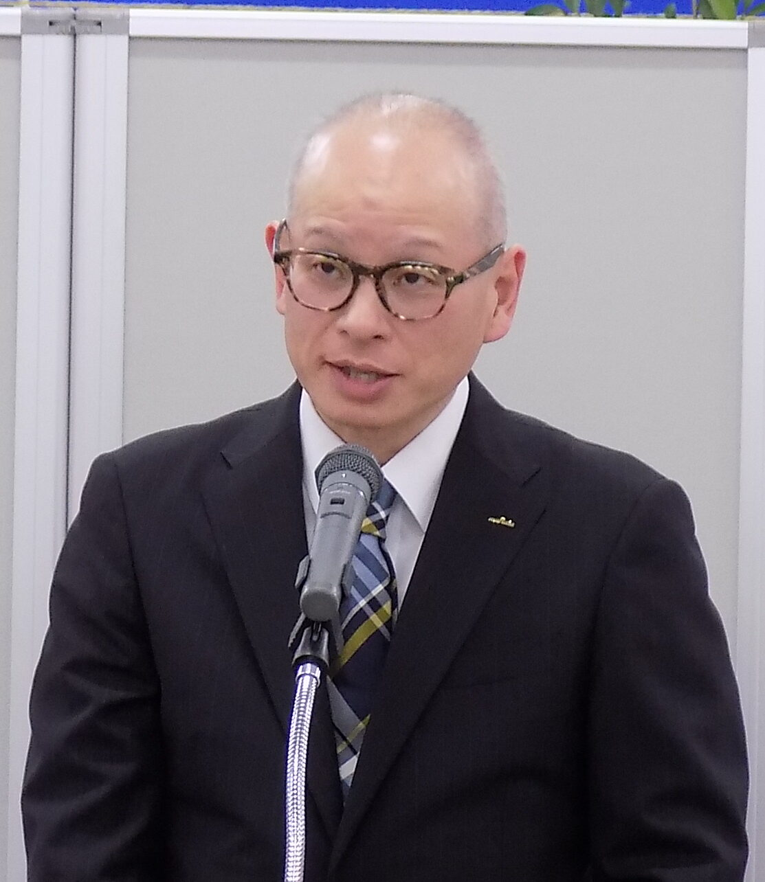 あいさつする畑尾社長 