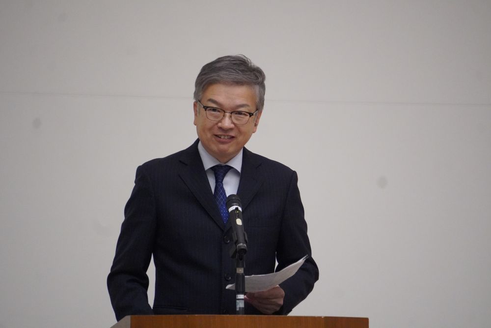 あいさつする池田会長