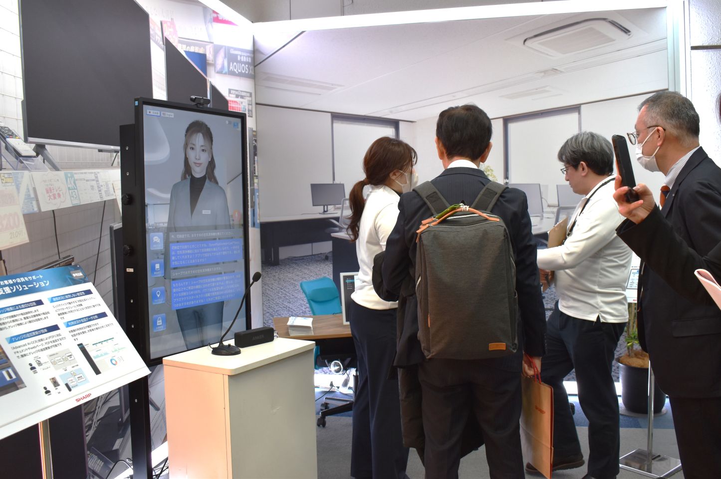 ビジネスフォーラム会場では、接客支援ソリューションなどスマートビジネスの拡大に力を入れた