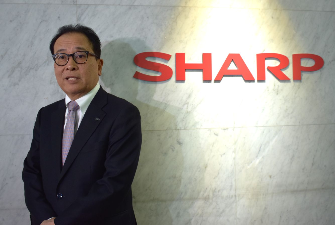 新本社の始動にあたり思いを語る沖津社長