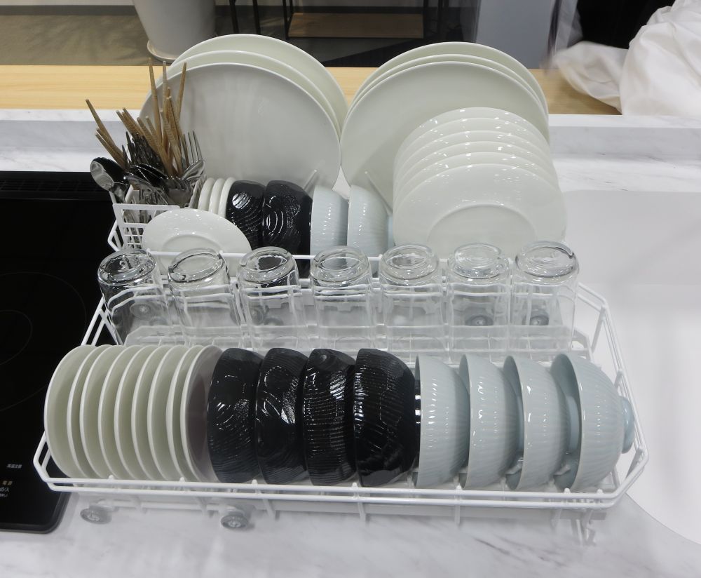 約6人分の食器を収納できる