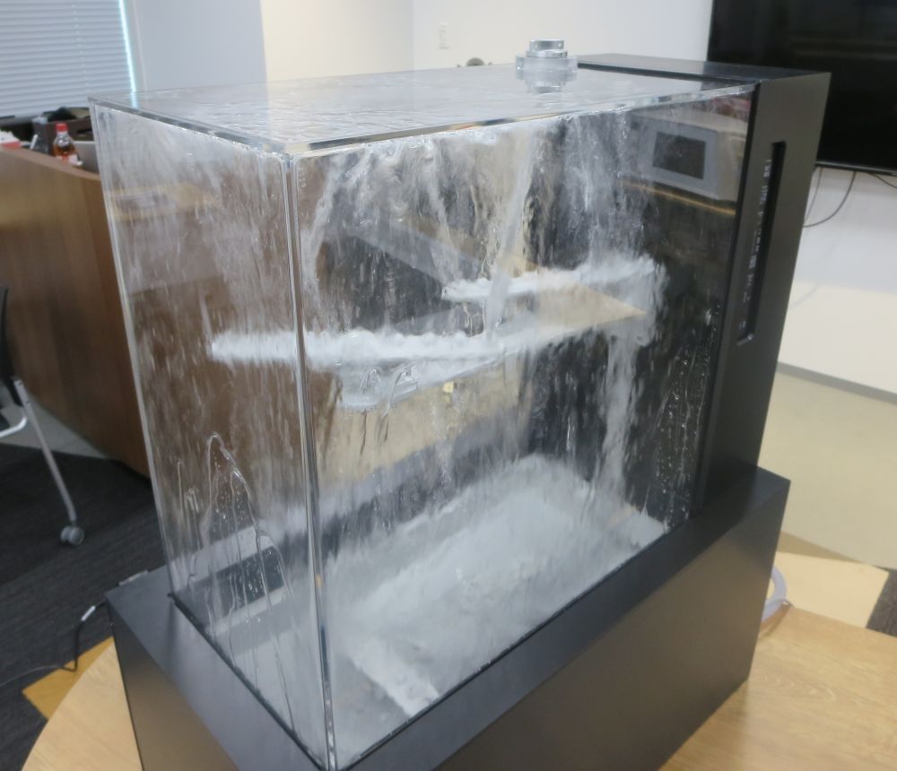 「2×2パワフルジェット除菌洗浄」で庫内全体に水流を当てる