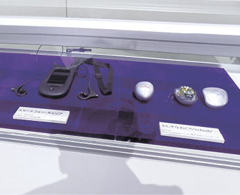 大阪市立科学館では万博の手持ちデバイスを展示