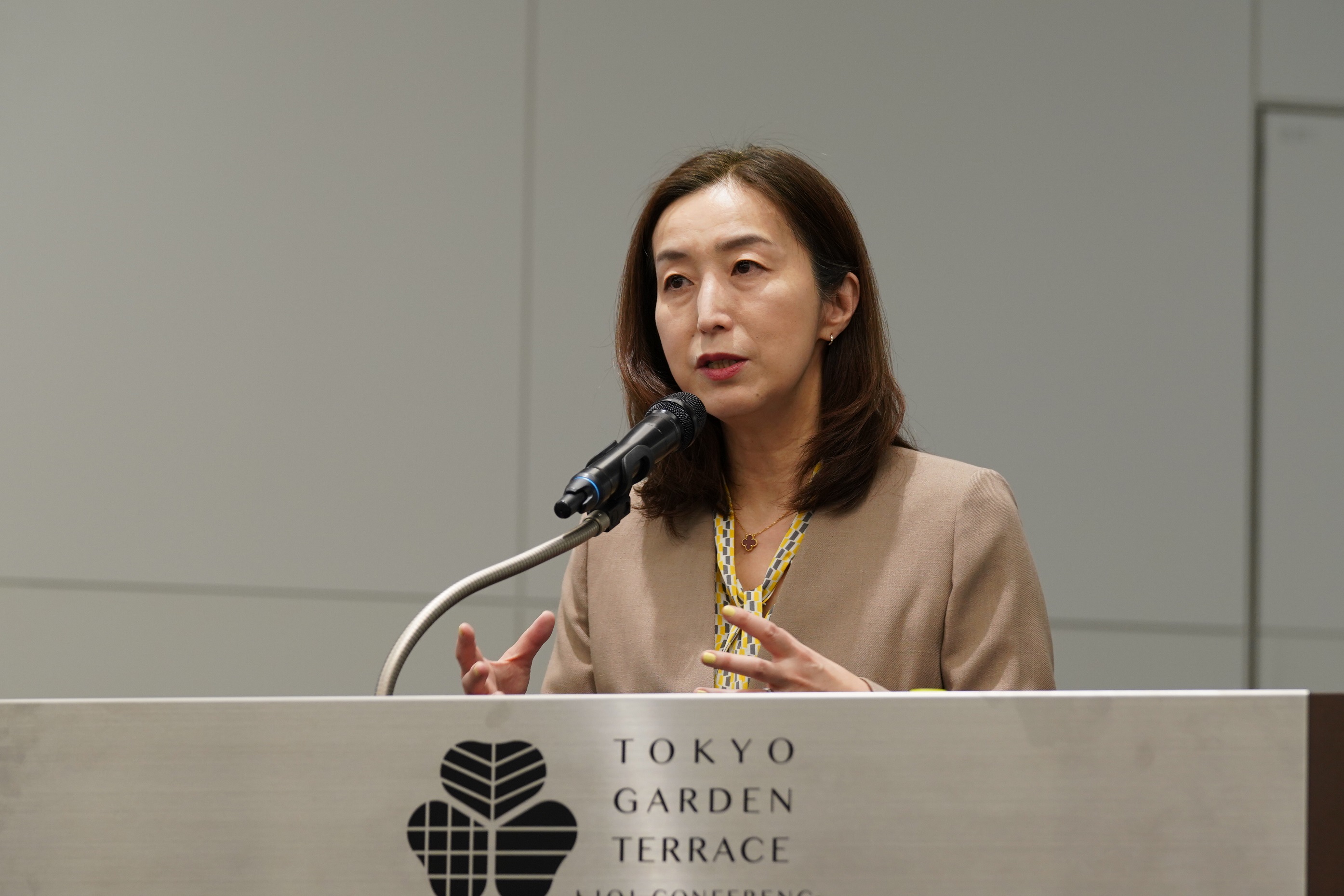 スピーチするAIセーフティ・インスティテュートの村上明子所長（提供：デジタル庁）