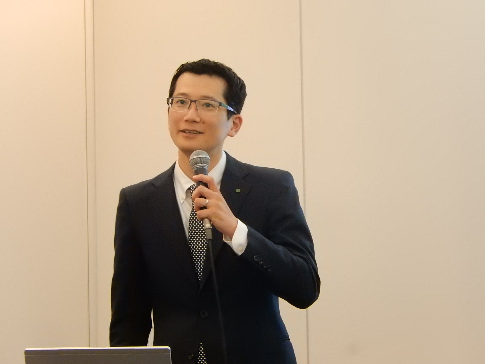 ソルダーレジストの最新技術を解説する岡本氏