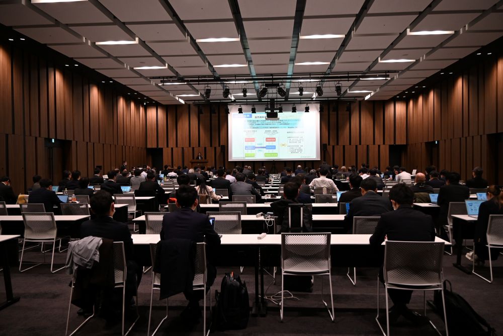 会場には100人を超える会員が集まった