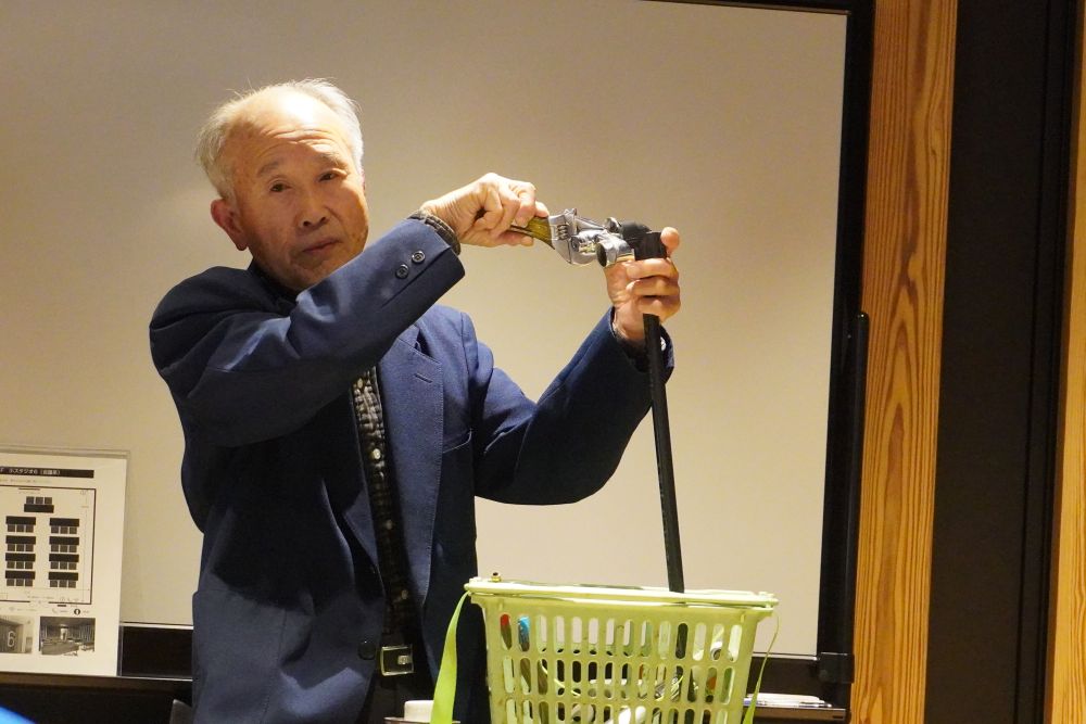 実演を交えながら水栓の交換のポイントを説明