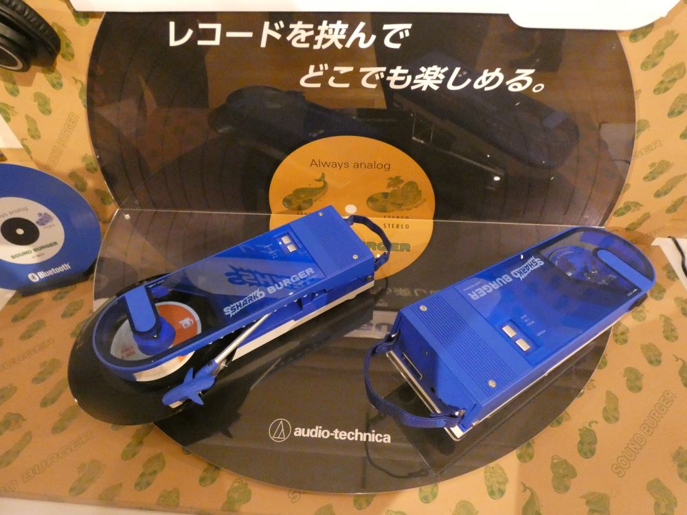 サメ革使用のレコードプレーヤー「SHARK BURGER」