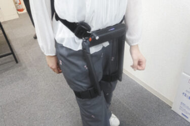 歩行を支える韓国発の装着型ロボット　グロービズが日本市場の開拓に力