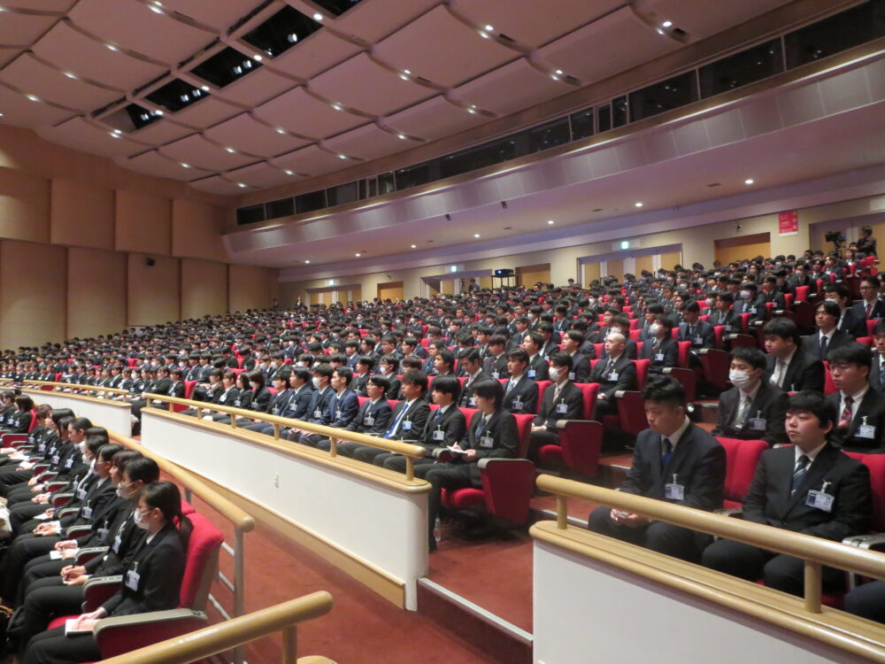 グループ9社・1085人の新入社員が参加
