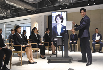 住宅設備機器のインターネット販売を行うミラタップはAI社員を採用し辞令を交付した