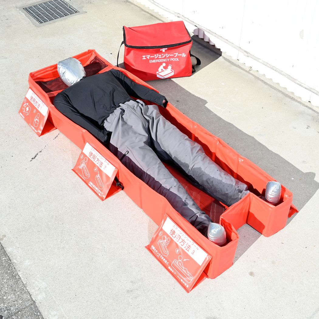 広げて水を入れるだけで簡単に設置できるエマージェンシープール