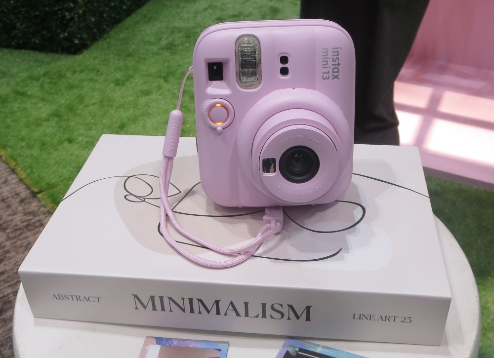 アクセサリーの活用でカメラを置いて撮影できる