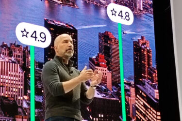 米ウーバーとエクスペディアが提携　アプリでホテル予約可能に