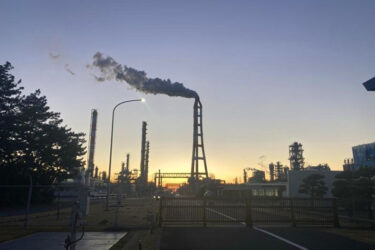 エチレン設備、停止回避綱渡り　調達多様化、価格転嫁で対応　大手化学