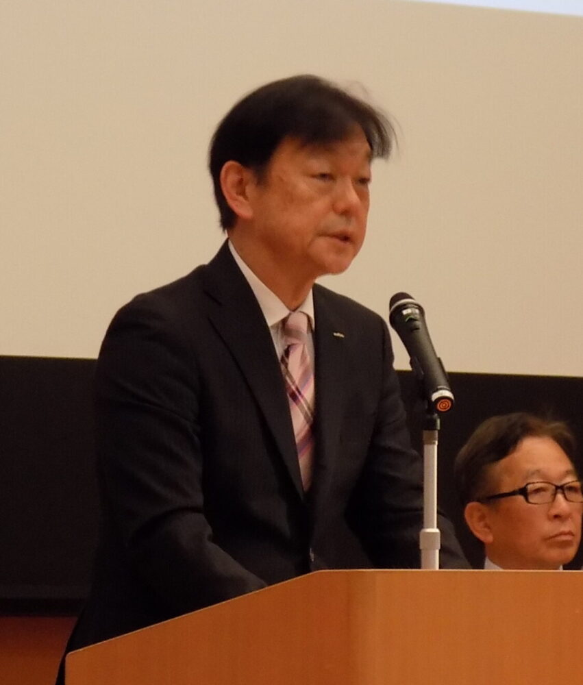 あいさつする中島社長 