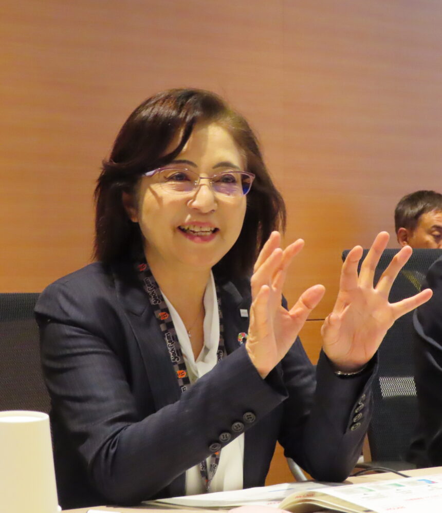 ESG戦略を説明する鈴木執行役員