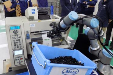 Thinker、ピッキングロボットを導入　自動車用部品の梱包作業を効率化 