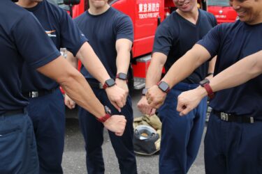 東芝、消防現場でリストバンド型センサーを実証　熱中症対策で有用性確認　　