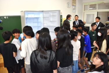 パナソニックが冷蔵庫380台寄贈、滋賀県・草津の小中学校に　熱中症対策の一環