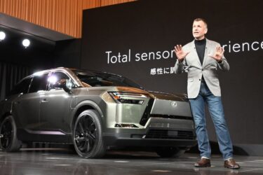 EVの新型SUV投入　トヨタ　「レクサス」から3列シート