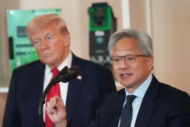 トランプ氏、証券取引3700件超　米企業株中心、350億円超か　1～3月期　報道