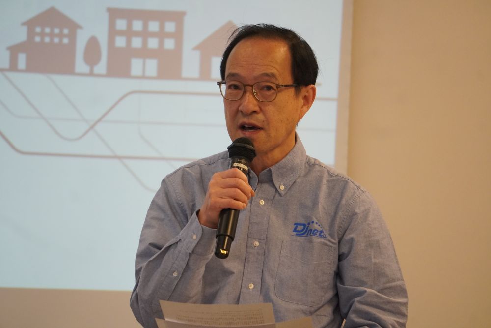 勉強会であいさつするDj-netの川上理事長