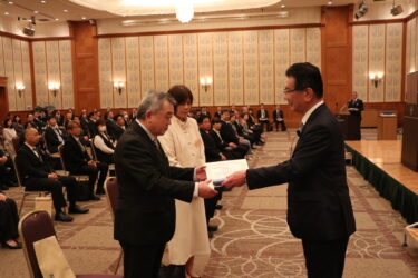 きんでん、定年退職者の感謝状贈呈式　長年の貢献に感謝の意を示す