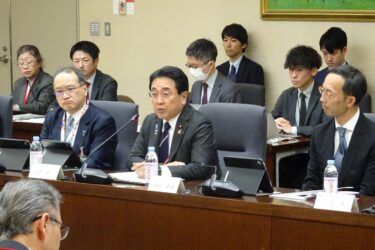 経産相、「高性能AI」巡り重要インフラ業界と意見交換　リスク対応徹底を要請